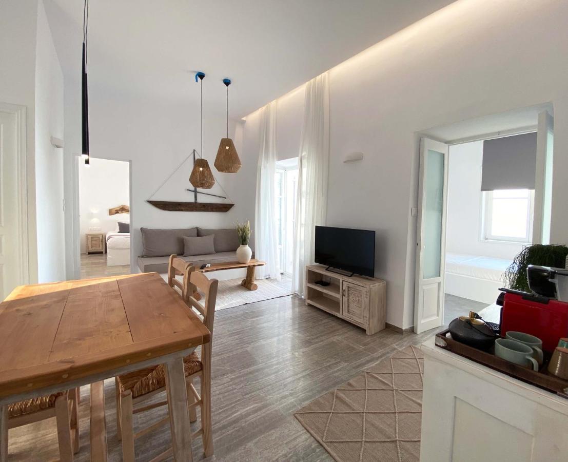 Lyra Seafront Apartment , Paroikia Town Center Exterior photo