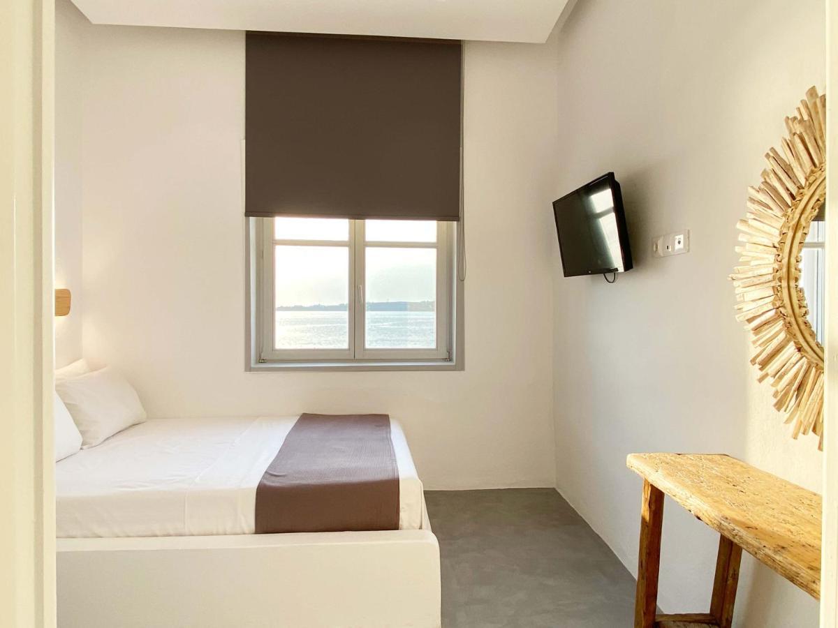 Lyra Seafront Apartment , Paroikia Town Center Exterior photo